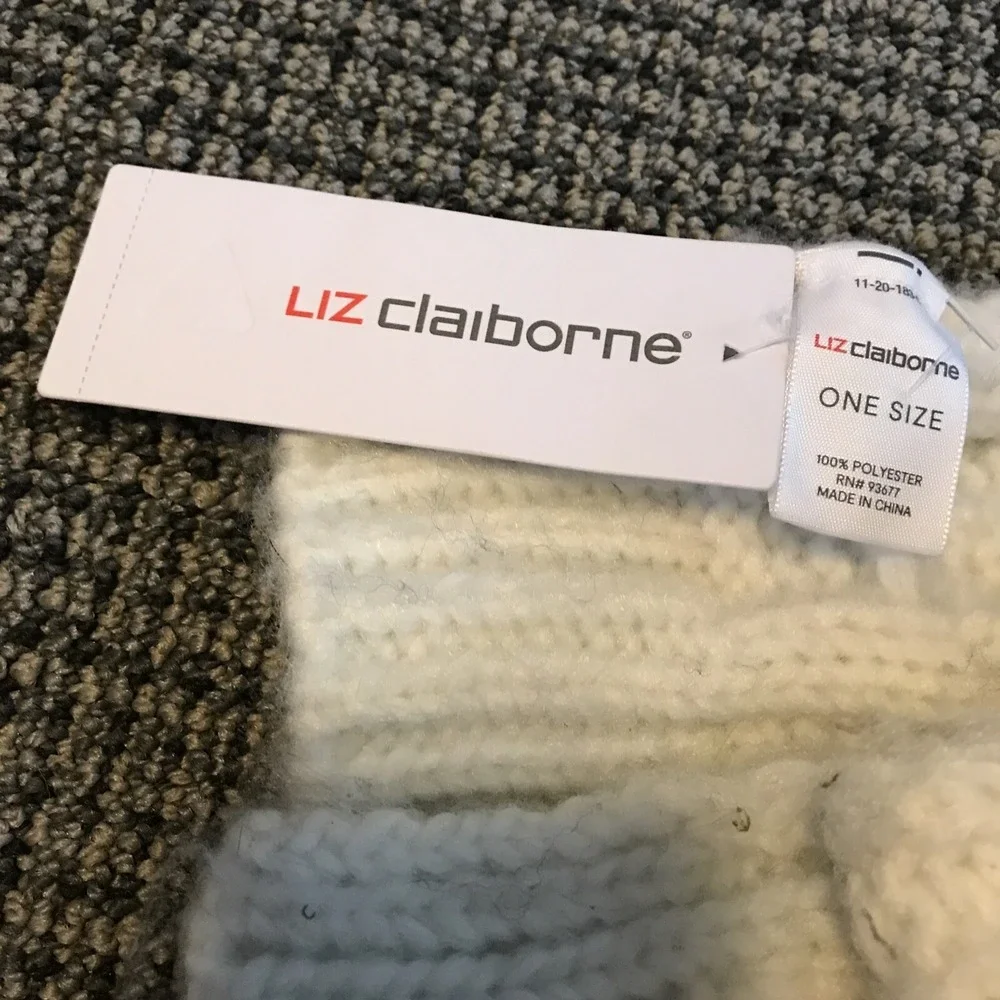 Liz Claiborne Cream Cable Knit Scarf‎ NWT
